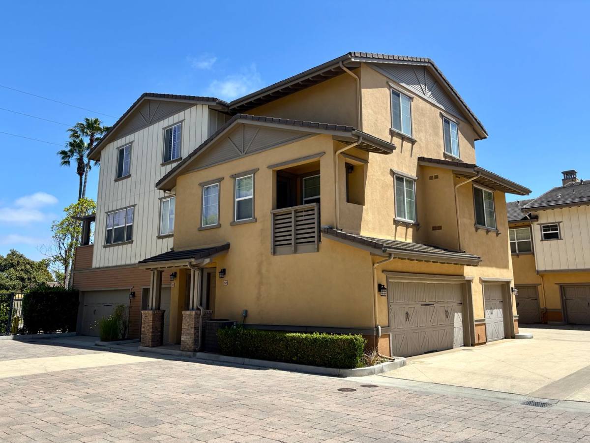 Condo for rent at 1430 Windshore Way, Oxnard, CA 93035