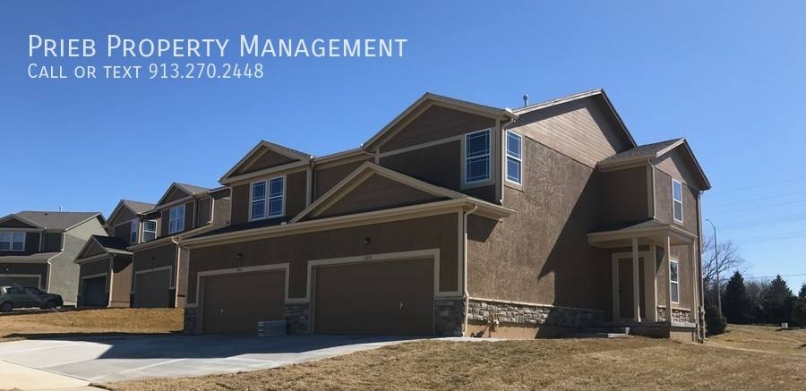 Townhouse for rent at 1830 W Prairie St, Olathe, KS 66061