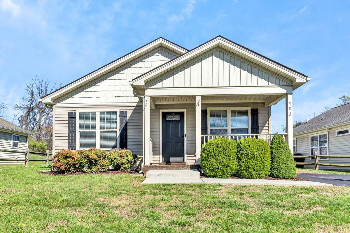 House for rent at 903 Old Vinton Mill Rd NE, Roanoke, VA 24012