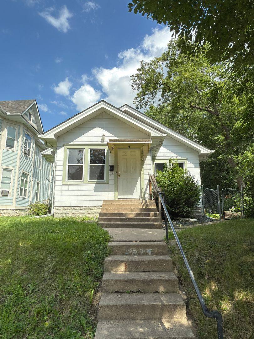 House for rent at 2614 Dupont Ave N, Minneapolis, MN 55411