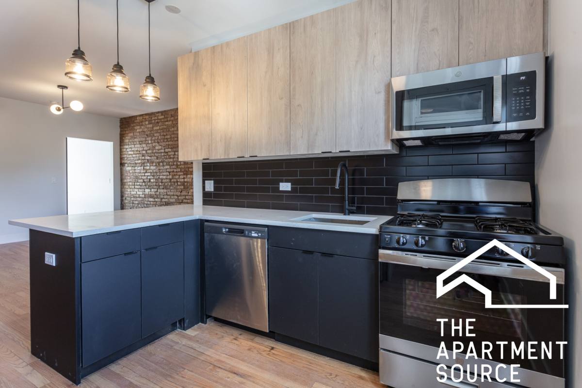Apartment for rent at 4011 N Lowell Ave #3W, Chicago, IL 60641
