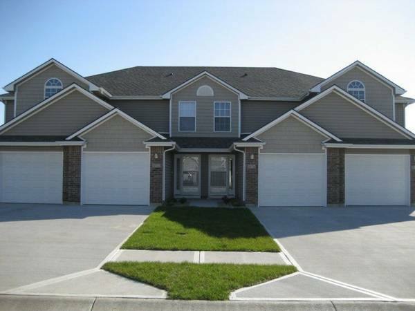 Townhouse for rent at 816 SW Peach Tree Lane, Lees Summit, MO 64064