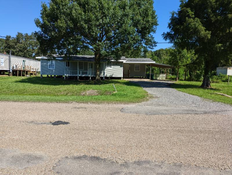 House for rent at 1600 Armenco Rd, New Iberia, LA 70560