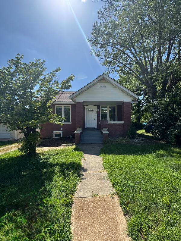 House for rent at 1000 N Keebler Ave, Collinsville, IL 62234