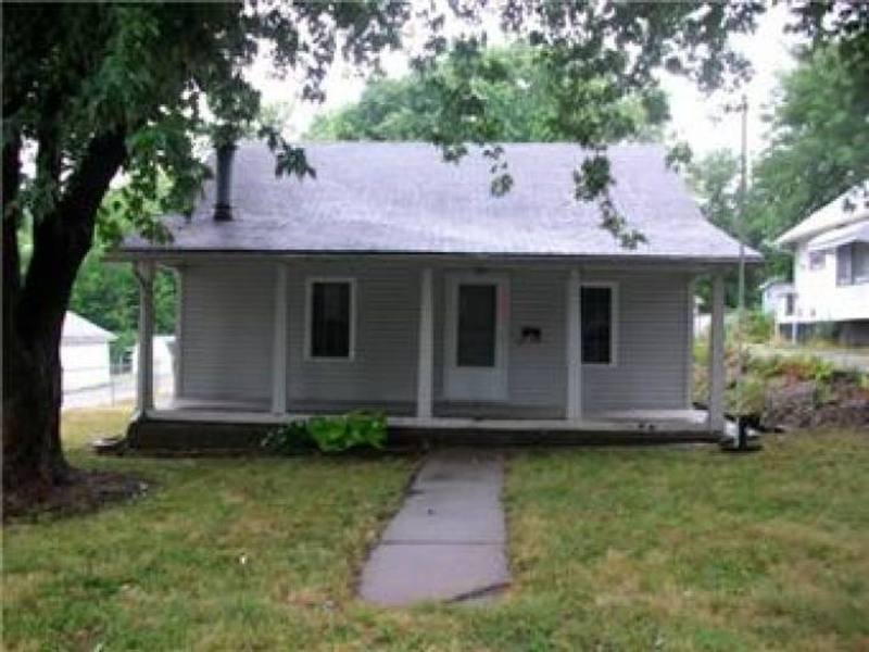 House for rent at 106 N Huttig Ave, Independence, MO 64053