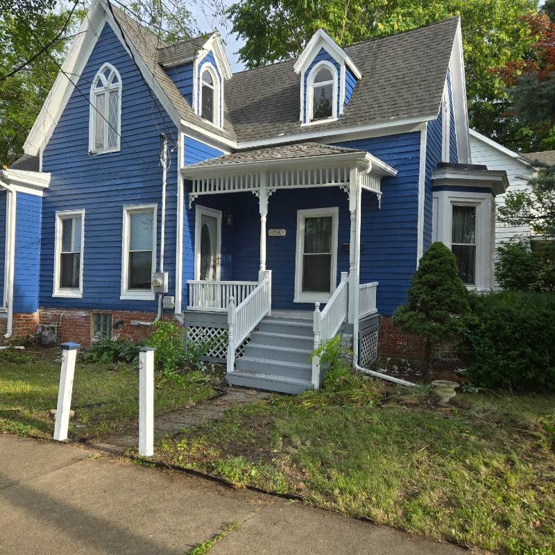 House for rent at 914 N Douglas St, Peoria, IL 61606