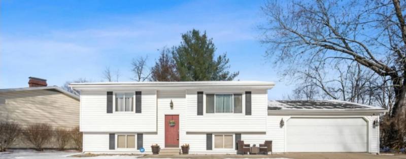 House for rent at 180 Northview Dr, Knoxville, IL 61448