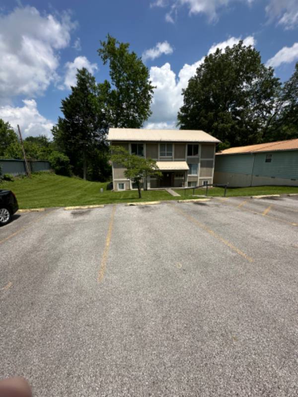 Apartment for rent at 1973 Pennsylvania Ave #F, Saint Albans, WV 25177