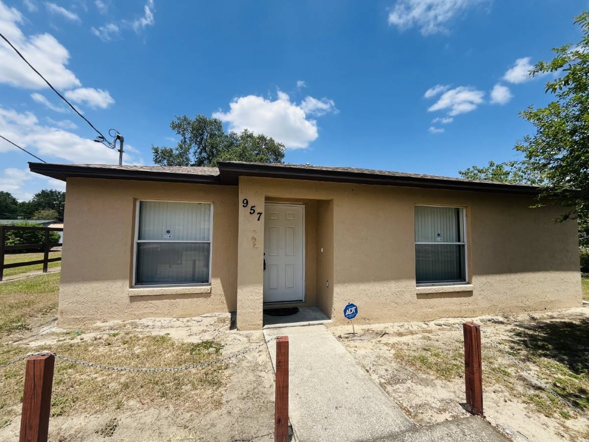 House for rent at 957 Schoolhouse Rd, Lakeland, FL 33813