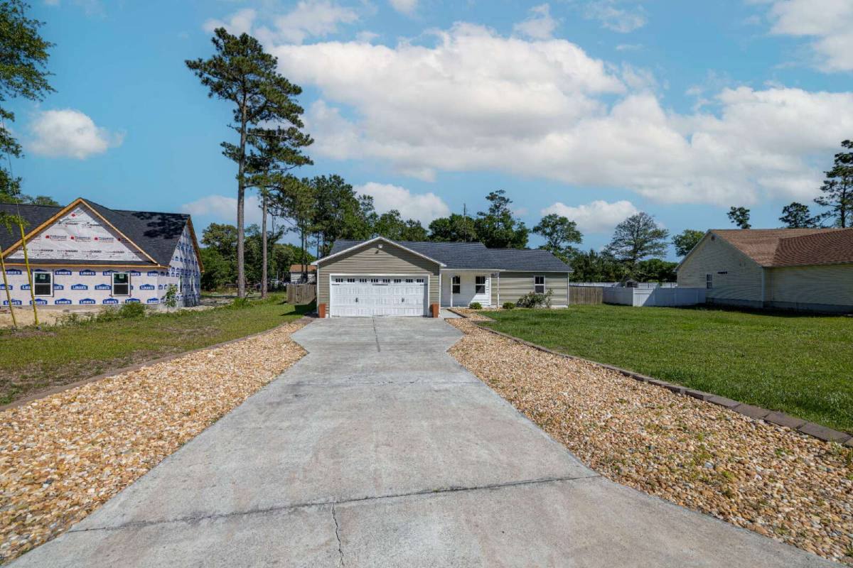 House for rent at 209 Oak Grove Circle, Hubert, NC 28539