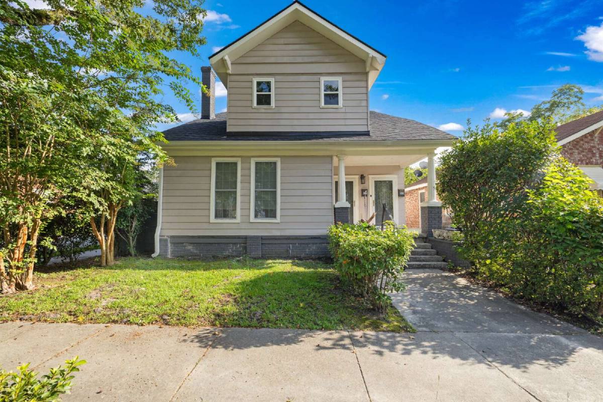 Apartment for rent at 829 E 34th St, Savannah, GA 31401