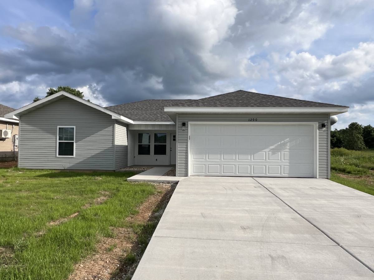 House for rent at 1290 Evergreen Ave, Hollister, MO 65672