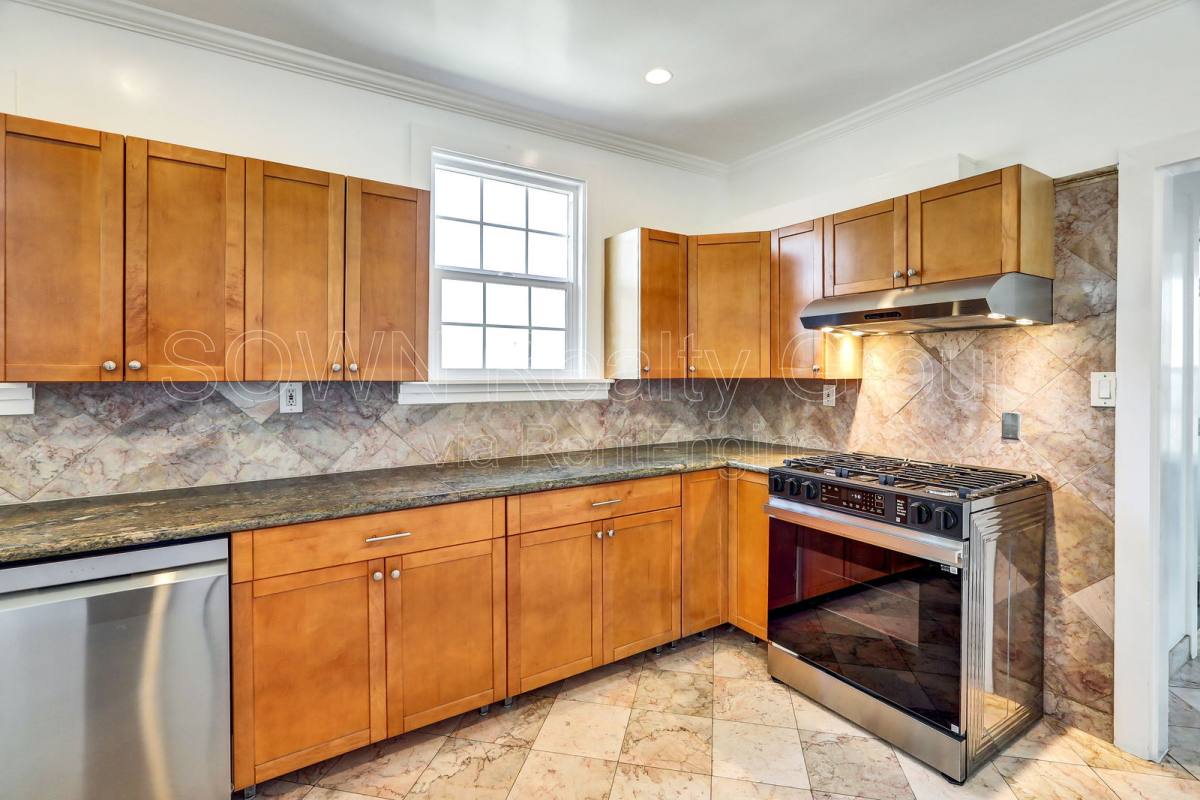 Apartment for rent at 840 36th Ave, Oakland, CA 94601