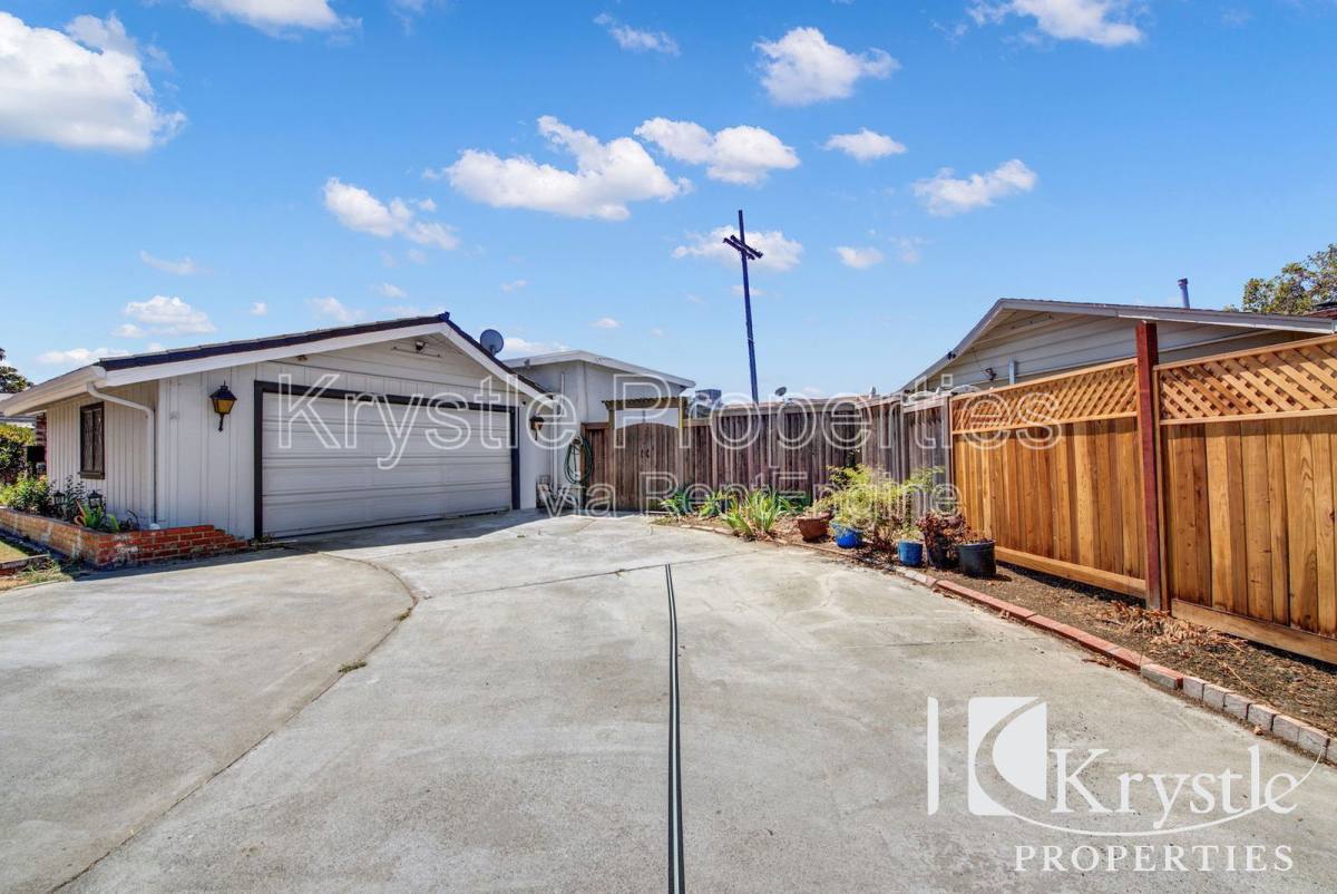 Apartment for rent at 211 Oakmore Court #P, Vallejo, CA 94591