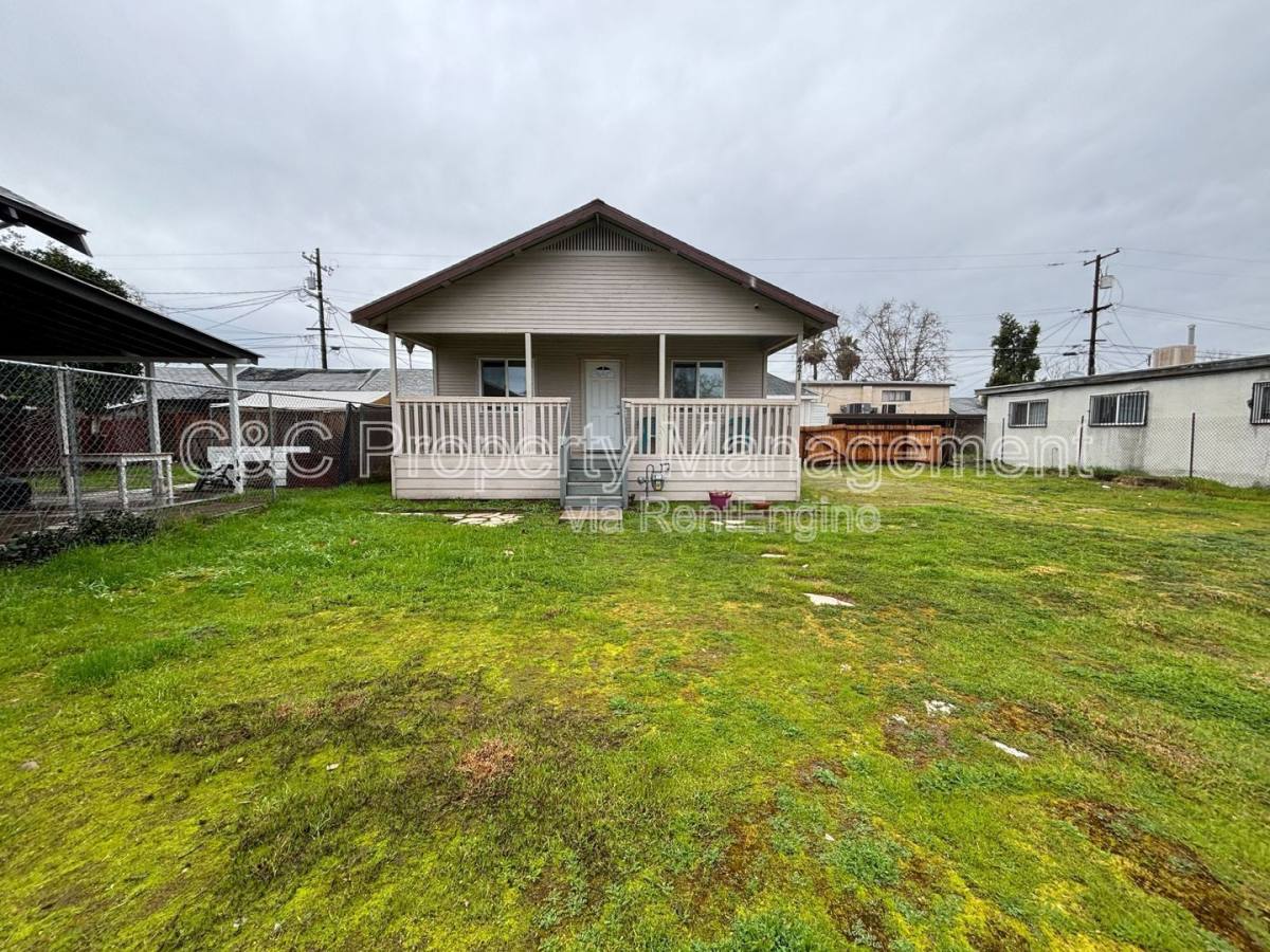 House for rent at 421 N Diana St, Fresno, CA 93701