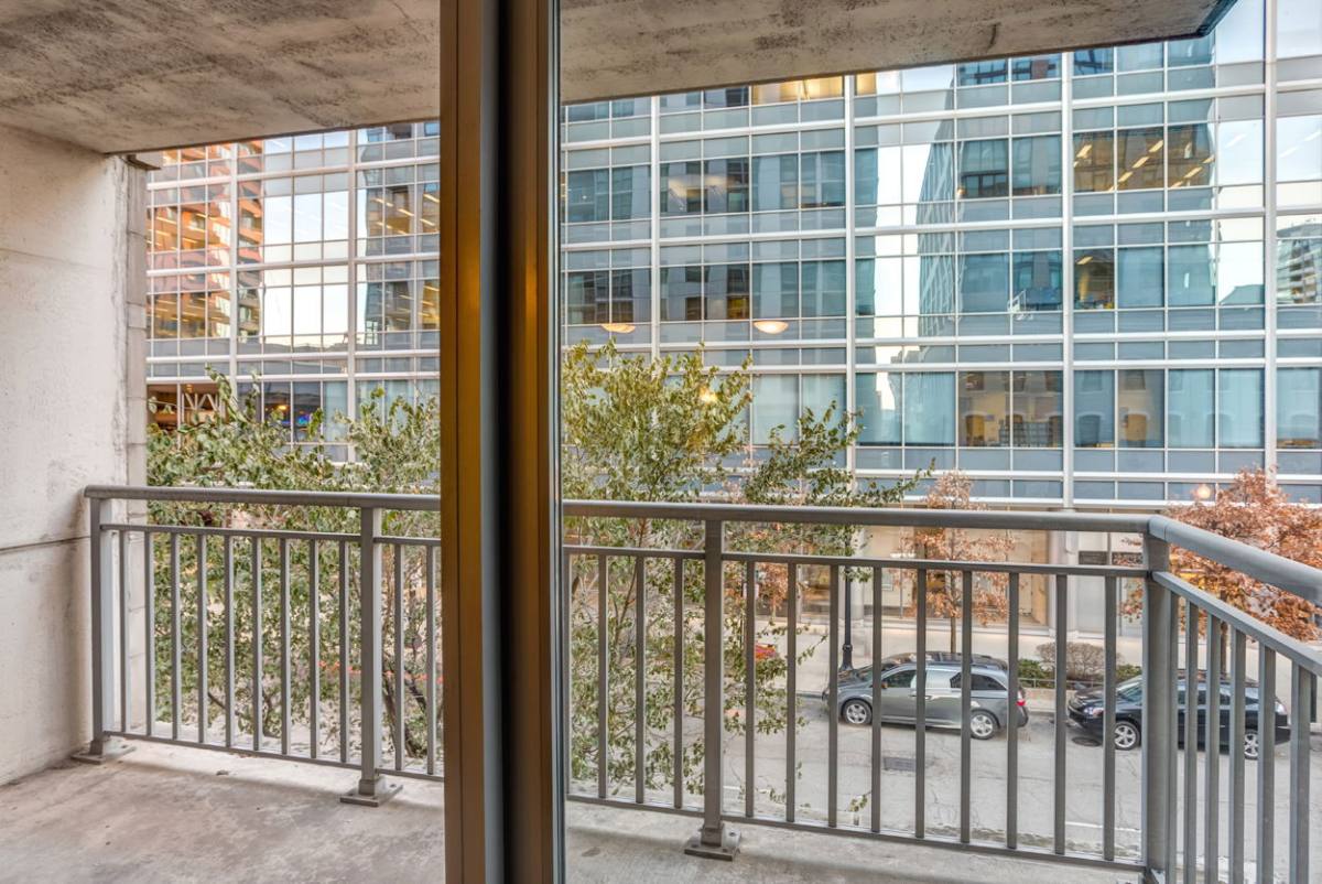 Apartment for rent at 180 N Jefferson St, Chicago, IL 60661