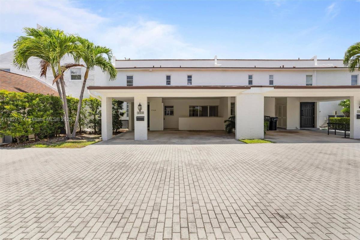 Townhouse for rent at 7508 SW 58th Ave, Miami, FL 33143