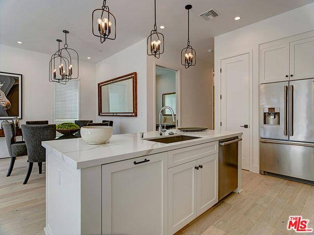 Townhouse for rent at 11979 Mayfield Ave, Los Angeles, CA 90049