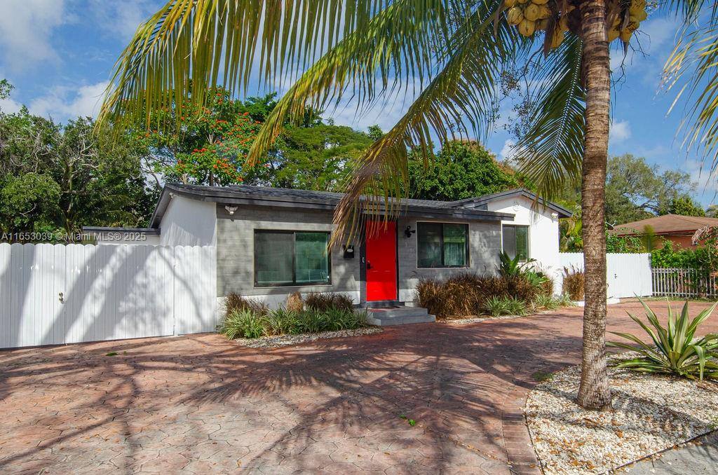 House for rent at 935 NE 129th St, Miami, FL 33161