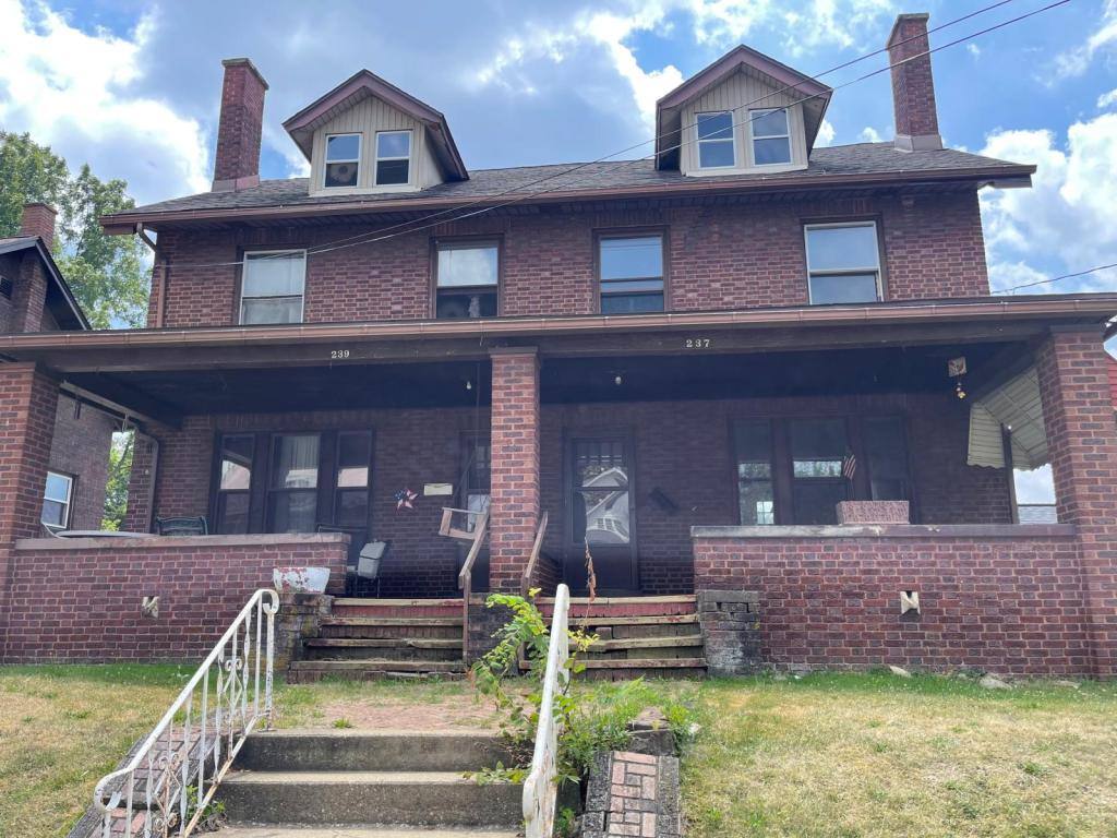Apartment for rent at 237 Ohio Ave, Massillon, OH 44646