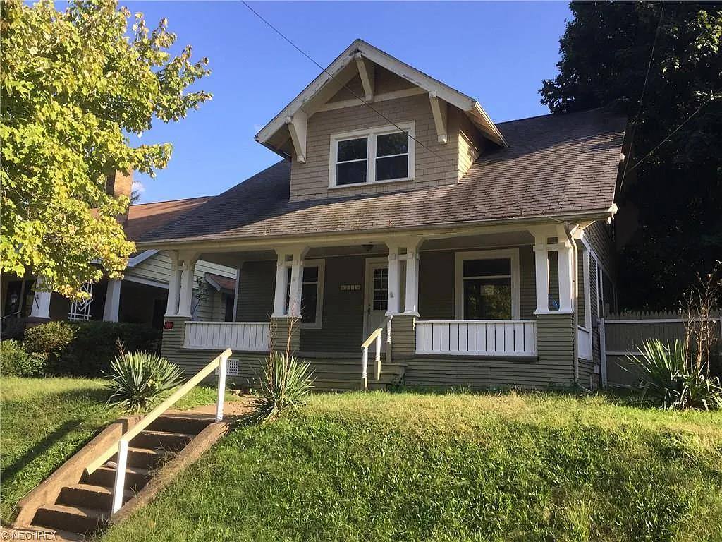 House for rent at 111 Woodland Ave SE, Massillon, OH 44646