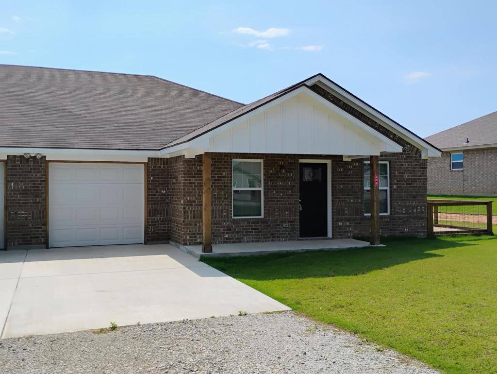 House for rent at 208 Hoover Lane, Azle, TX 76020