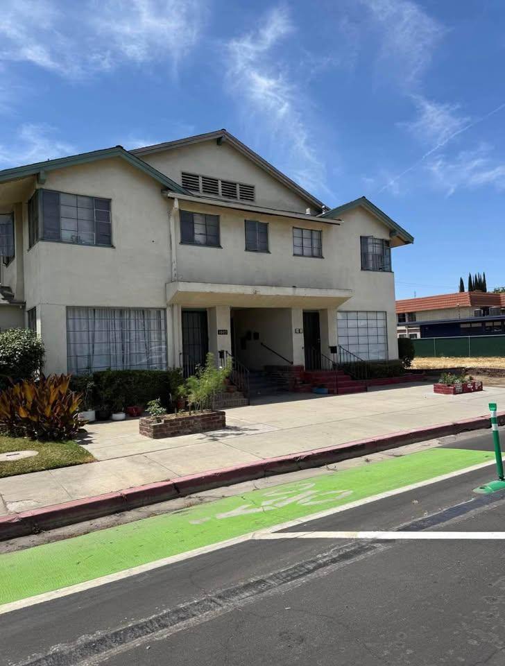 Apartment for rent at 1009 N Fulton St #3, Fresno, CA 93728