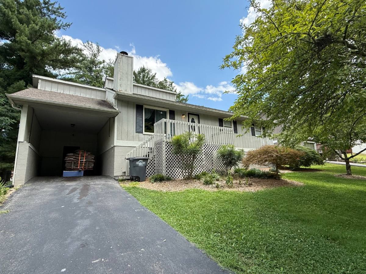 House for rent at 1013 Chippendale Rd, Kingsport, TN 37660