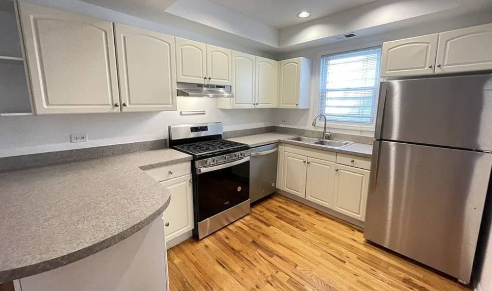 Apartment for rent at 1454 W Walton St #2, Chicago, IL 60642