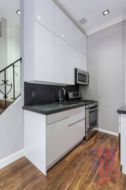 Apartment for rent at 564 Hudson St, New York, NY 10014