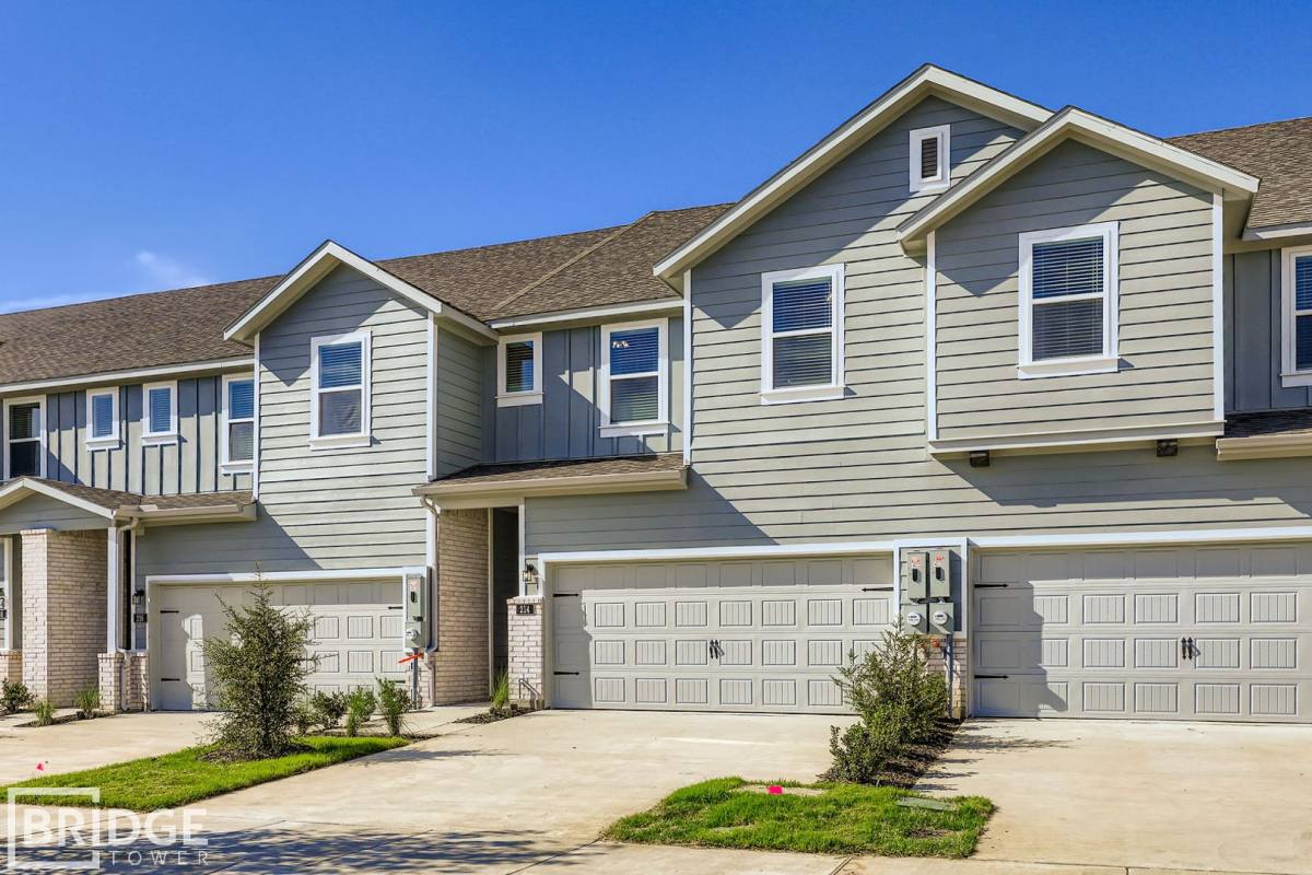 Townhouse for rent at 220 Marcus St, Arlington, TX 76002