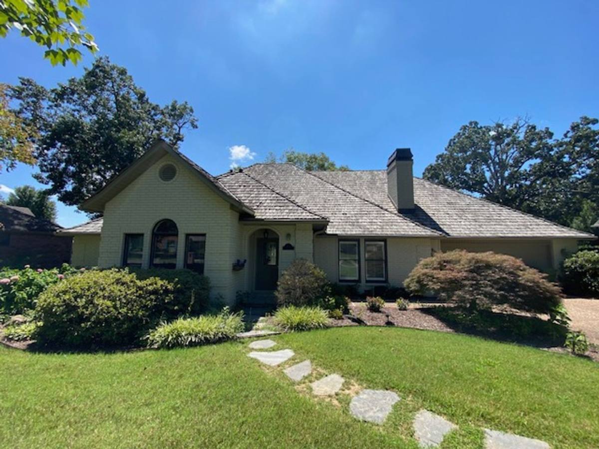 House for rent at 62 Champions Blvd, Rogers, AR 72758
