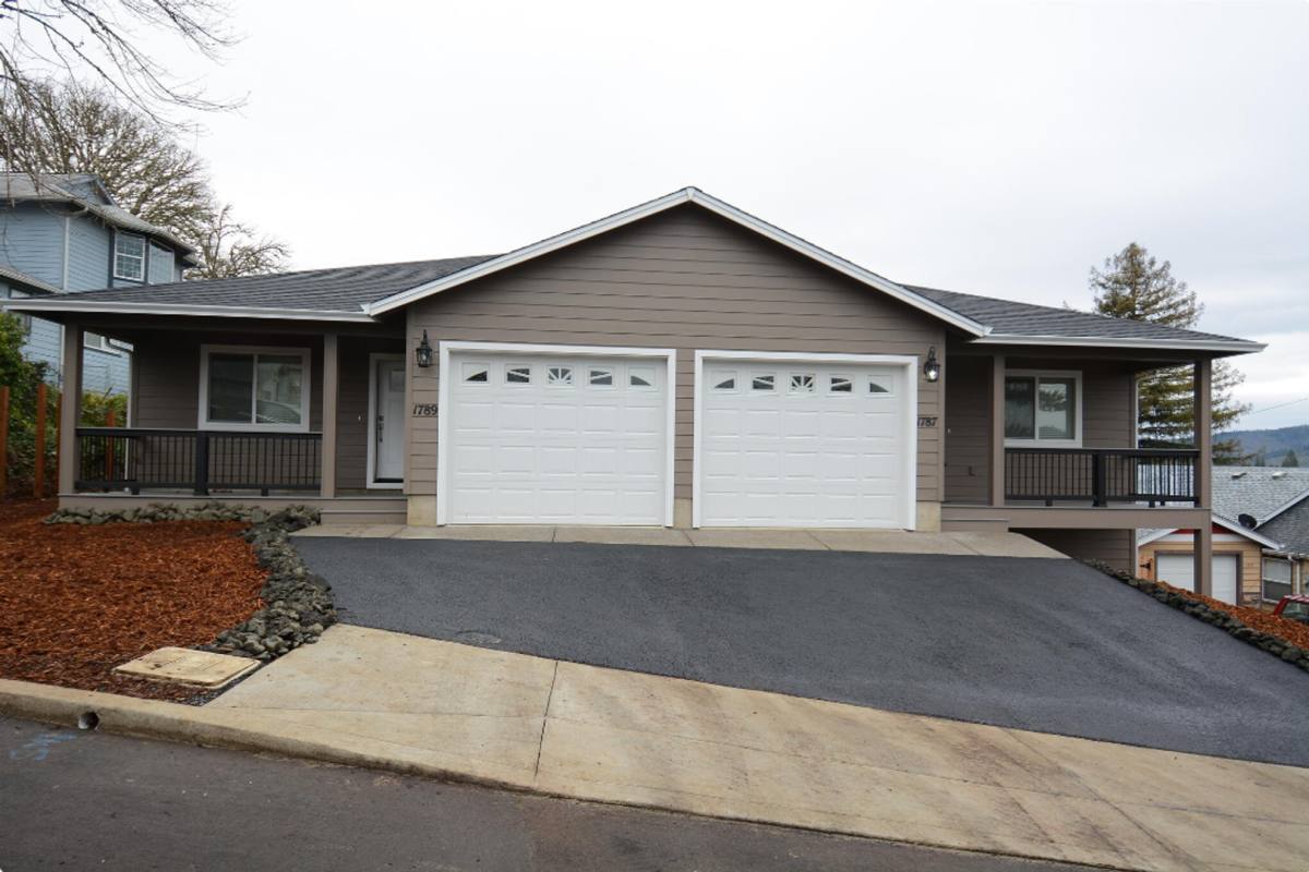 Apartment for rent at 524 NE Clover, Roseburg, OR 97470