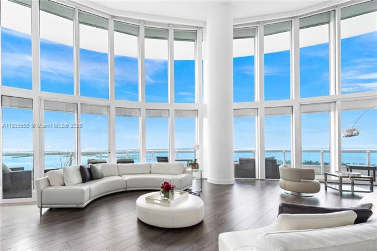 Apartment for rent at 1643 Brickell Ave, Miami, FL 33129