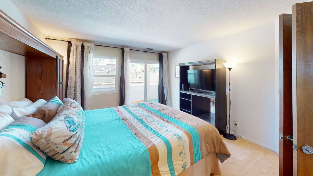 Apartment for rent at 374 Orange Ave, Coronado, CA 92118