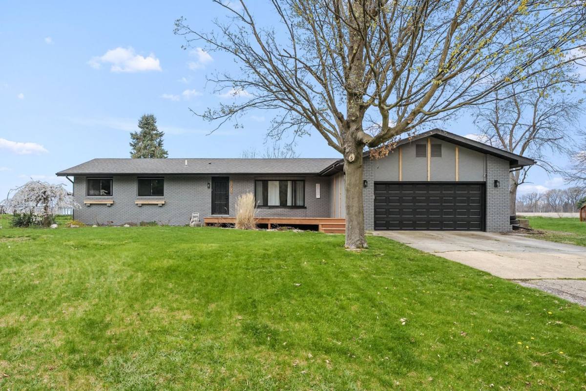 House for rent at 16406 Prairie Brook Rd, Schoolcraft, MI 49087