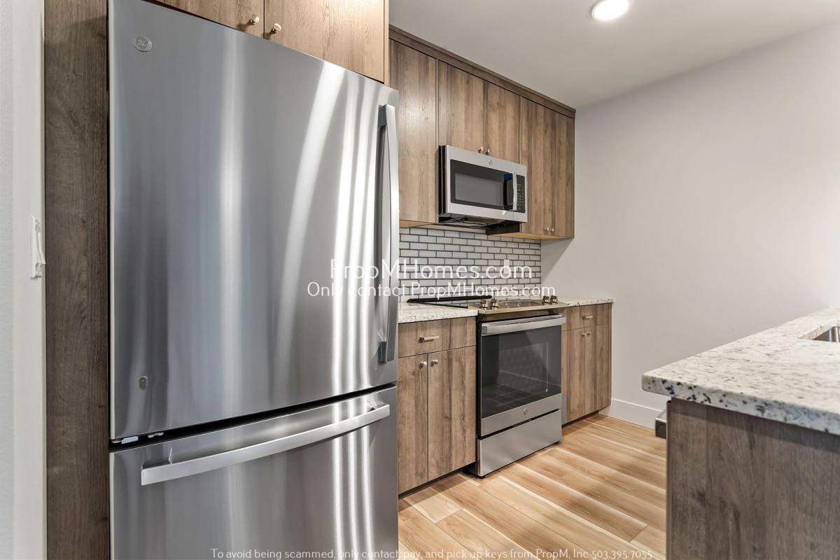 Apartment for rent at 15948 Quarry Rd, Lake Oswego, OR 97035