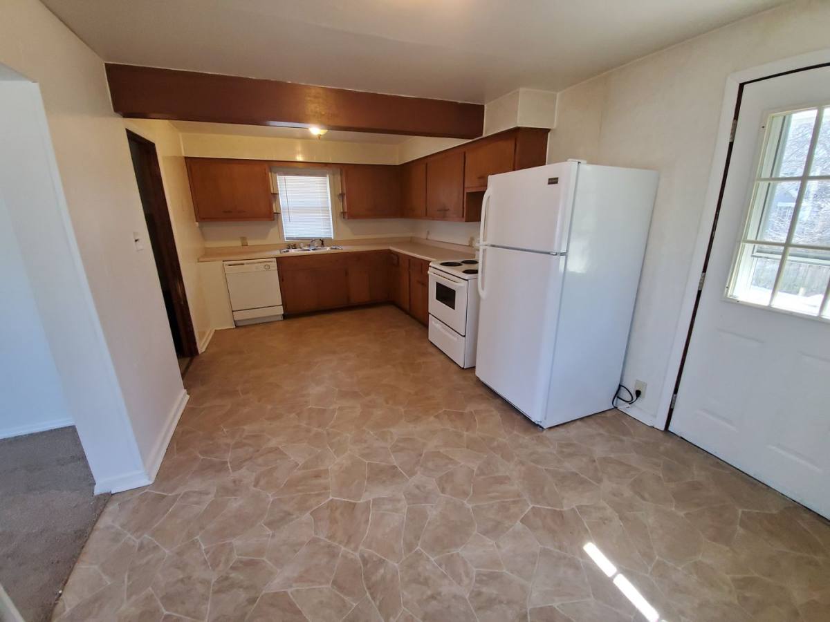 House for rent at 935 Dousman St, Green Bay, WI 54303