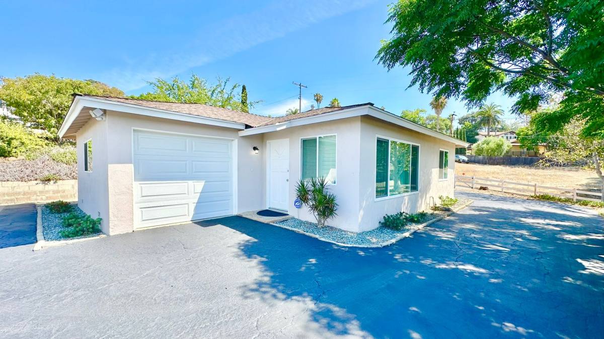 House for rent at 204 Avalon Dr, Vista, CA 92084