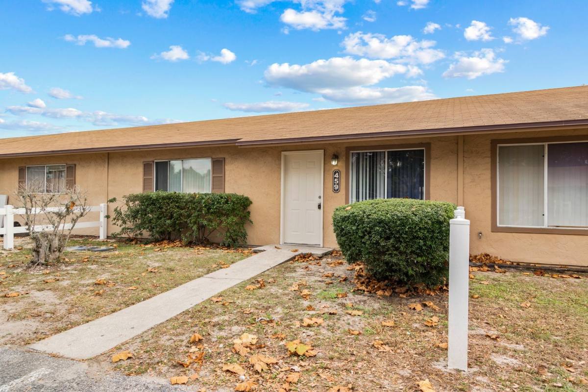 Condo for rent at 459 W Rosewood Lane, Tavares, FL 32778