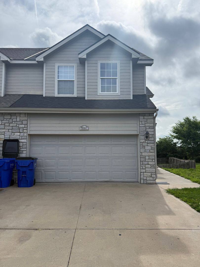 Townhouse for rent at 2001 Quail Rn, Junction City, KS 66441
