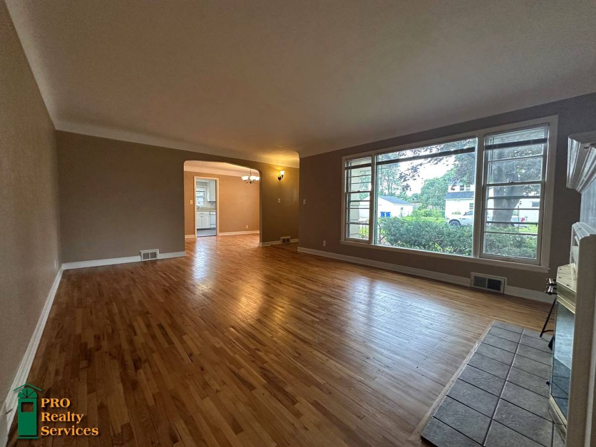 House for rent at 701 Cottage Ave W, Saint Paul, MN 55117