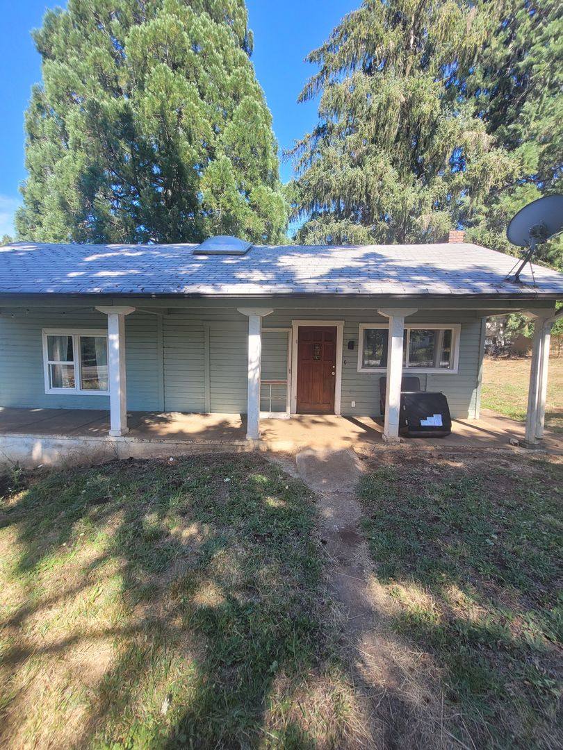 House for rent at 908 S Cedar St, Drain, OR 97435