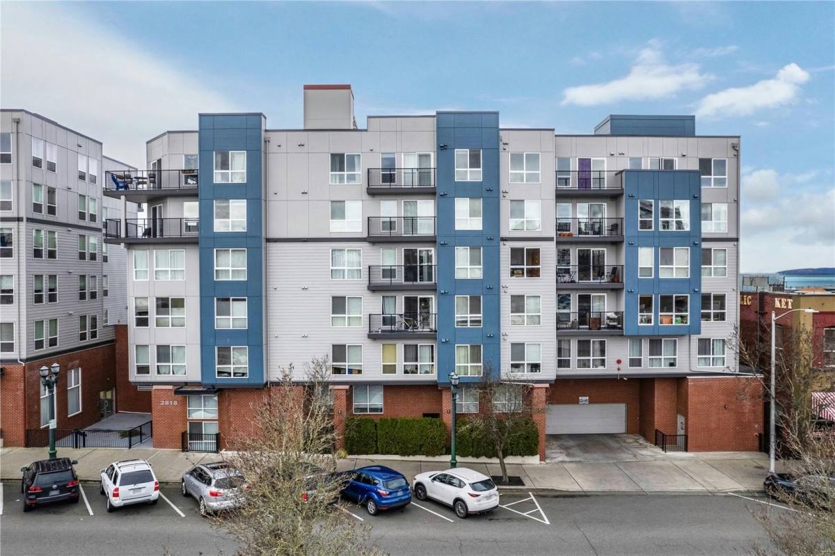 Condo for rent at 2818 Grand Ave, Everett, WA 98201