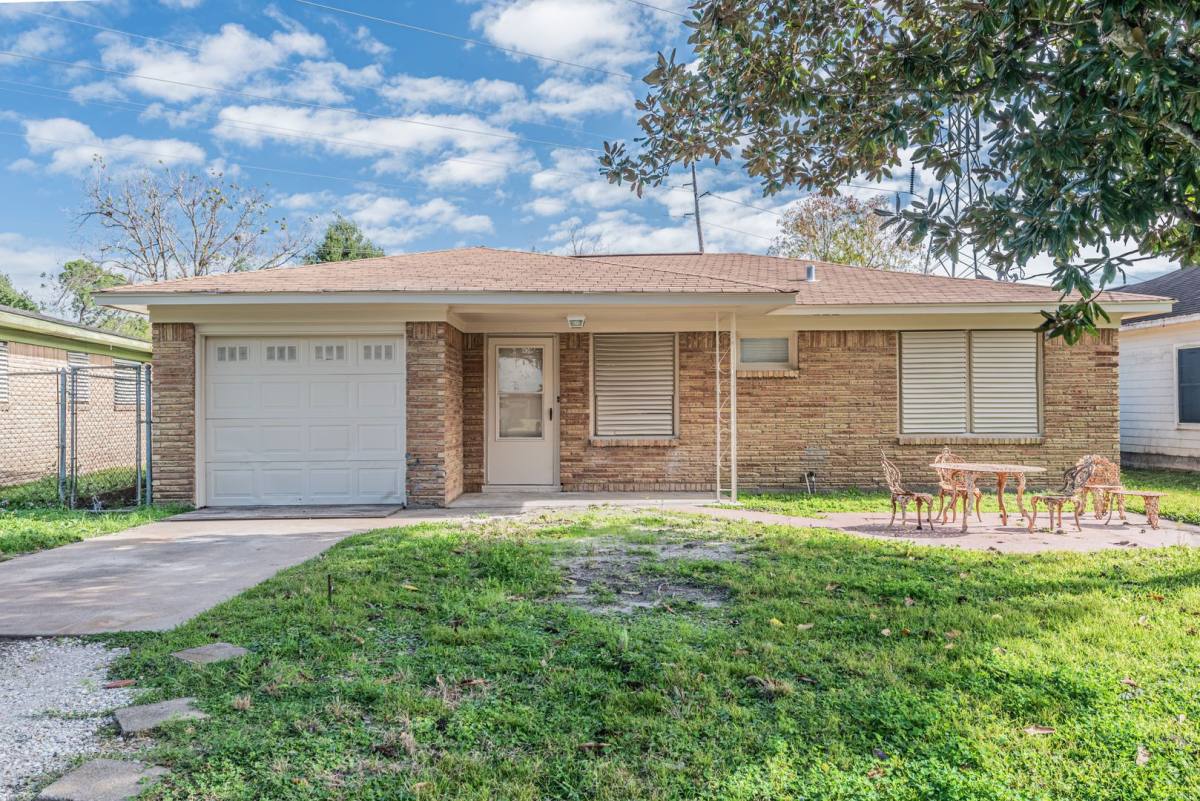 House for rent at 124 N Washington St, Texas City, TX 77591