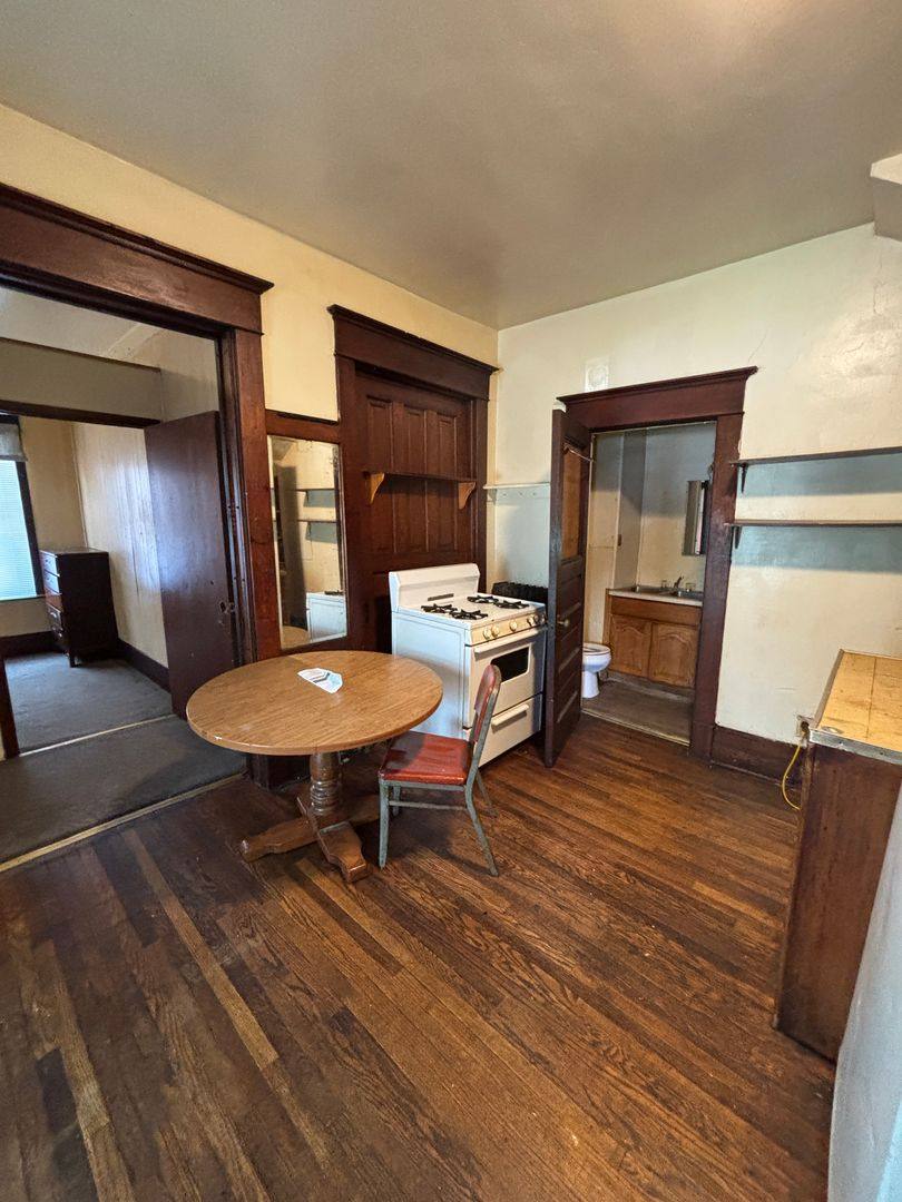Apartment for rent at 1109 Sycamore St, Waterloo, IA 50703