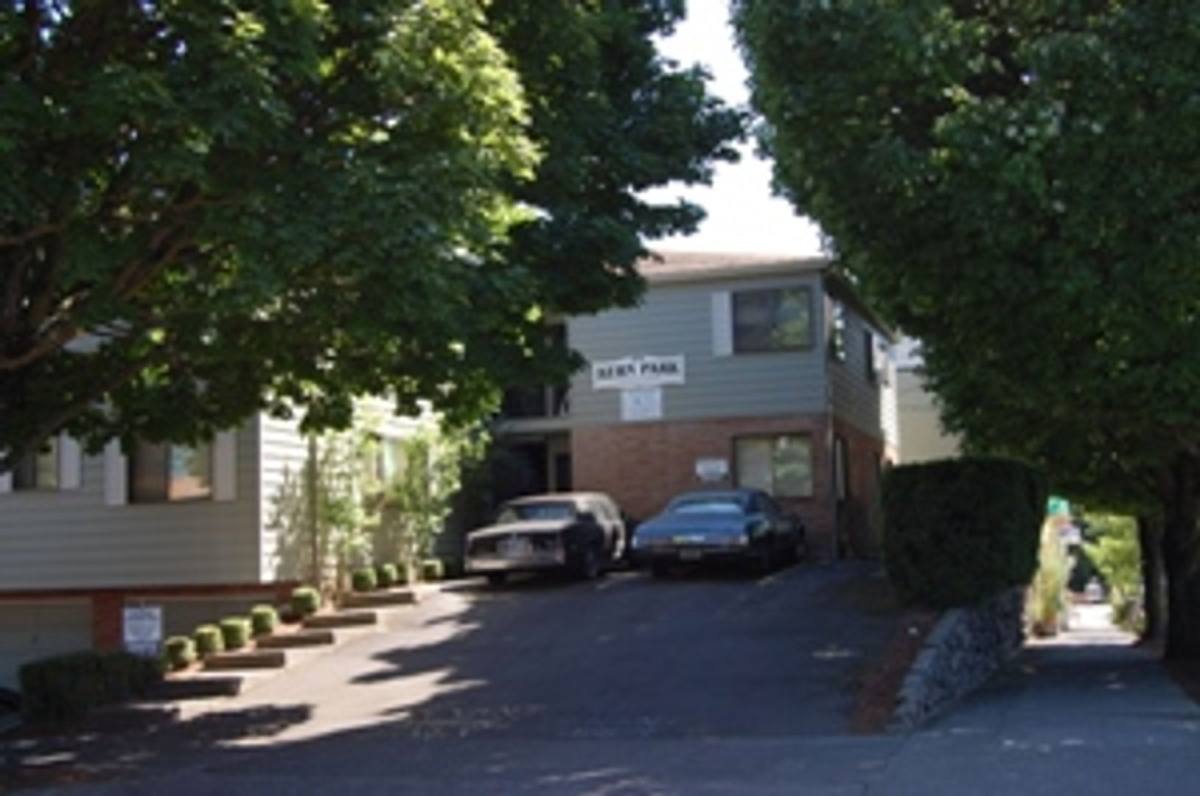 Apartment for rent at 2802-2812 SE Hoyt, Portland, OR 97232