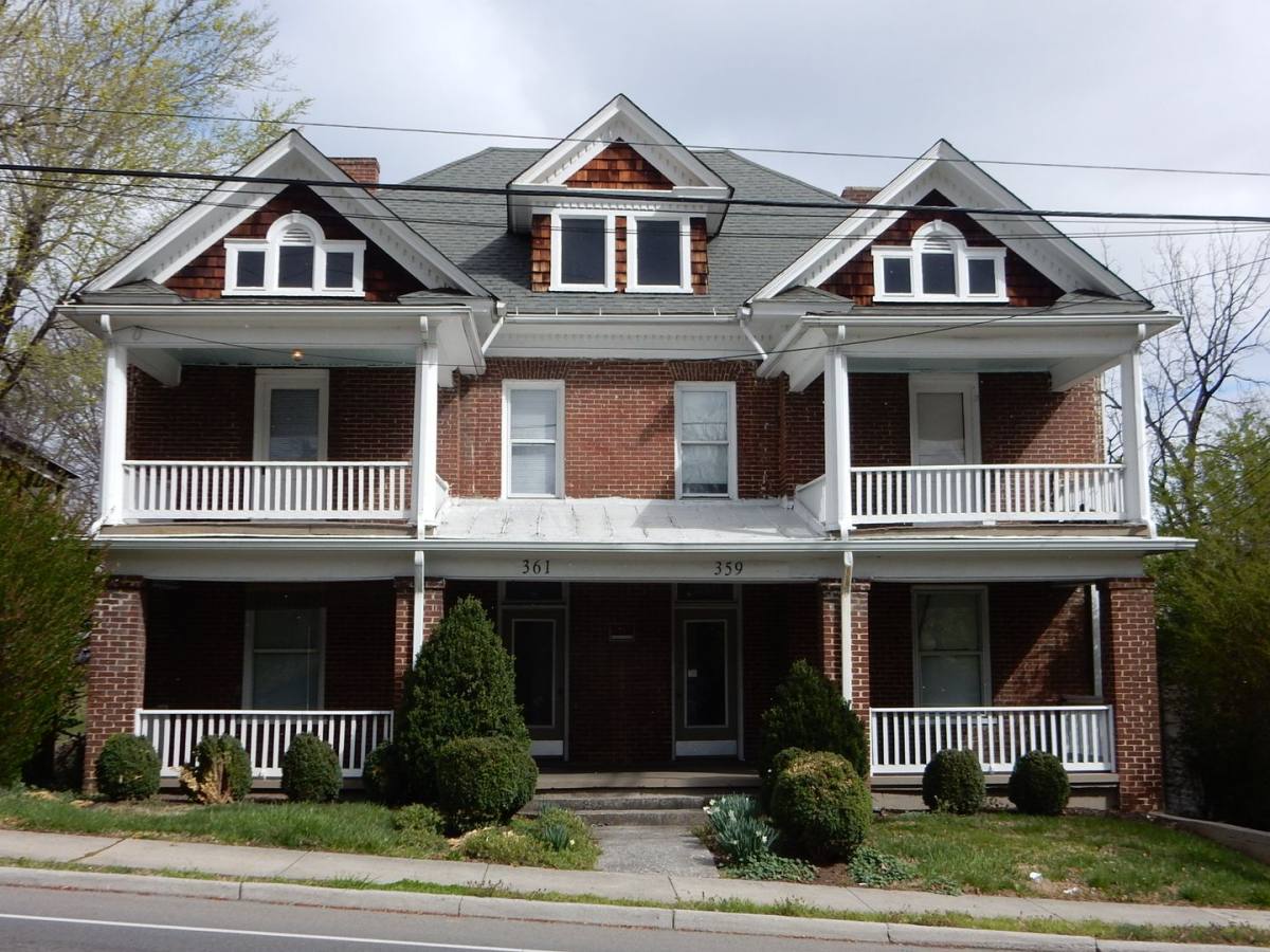 Apartment for rent at 359-361 Elm Ave SW, Roanoke, VA 24016