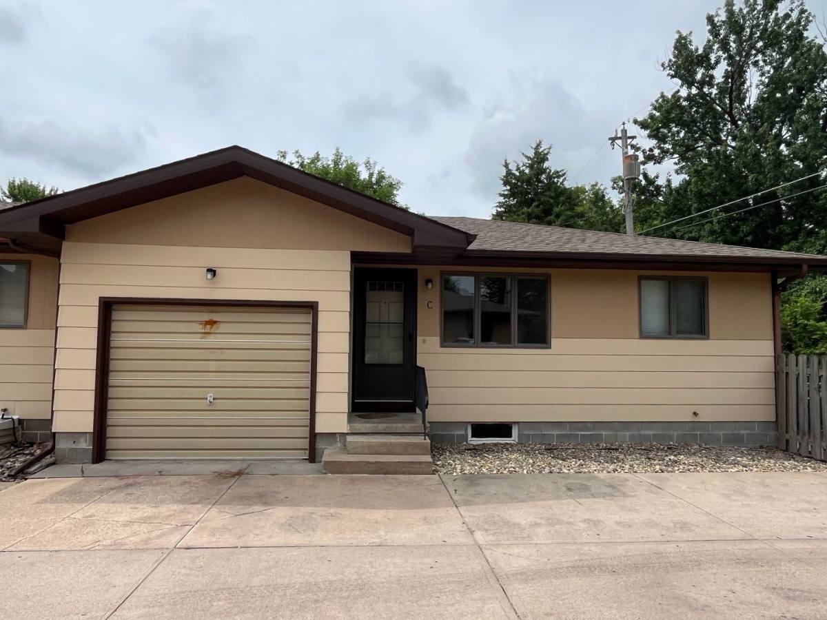 Apartment for rent at 2204-2206 N Custer Ave, Grand Island, NE 68803