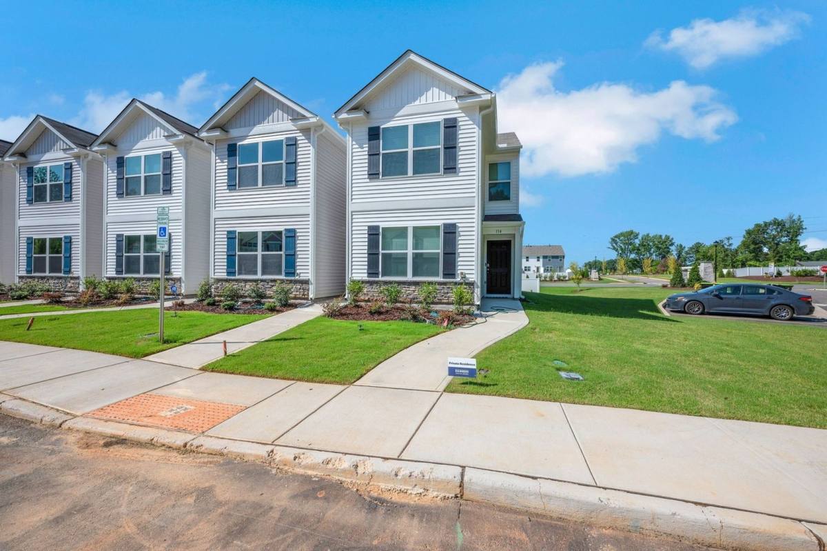 Townhouse for rent at 114 Holmes Corner Dr, Smithfield, NC 27577